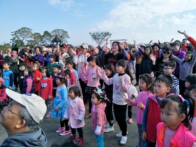 台中國際花毯節 帶領遊客跳花朵舞 齊迎花博年