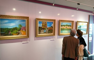營造優美洽公環境 中市研考會辦藝術創作展並發表展覽專輯