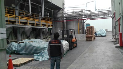 減緩空品惡化  中市府查獲化學公司違法操作並命其停工