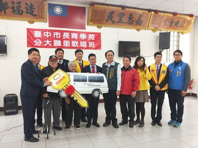 愛心人士捐贈復康巴士  提升身障朋友行的便利