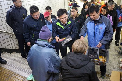 寒夜低溫 林市長關懷地下道街友