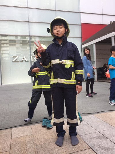 防火觀念從小扎根 中市消防局辦小小消防員體驗活動