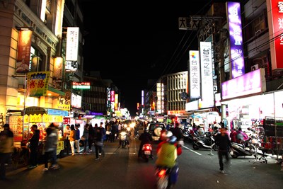 中市輔導夜市合法經營並改善環境 大甲蔣公路夜市獲升攤販集中區