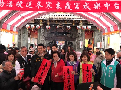 樂成宮寒冬送暖400戶 民政局長盼拋磚引玉 讓愛照亮社會角落