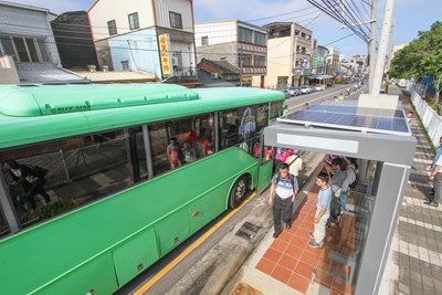 中市推廣綠能交通 太陽能候車亭210座全國最多
