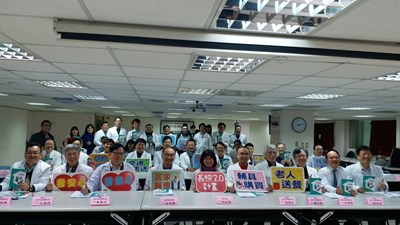 台中市率先全國辦理長照個管員培訓 近50位醫師動起來 為長照努力