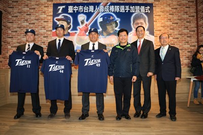 傳奇球星張泰山回台中打球 中市台灣人壽成棒隊添生力軍  
