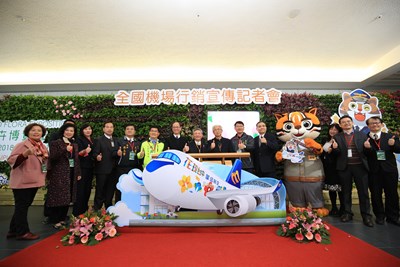 三十公尺植生花牆迎賓 花香飄揚台中國際機場