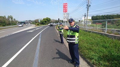 交通局春節不打烊 稽查逢甲商圈停車場 確保落實收費上限規定