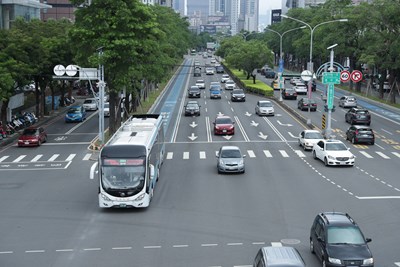 台灣大道交通改善，車流順暢