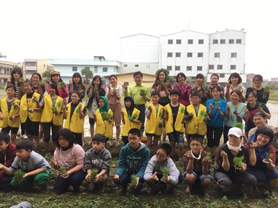 中市府帶教師從餐桌回歸稻田　建立營養午餐完善觀念