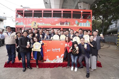 花博石虎彩繪叮叮車香港上路