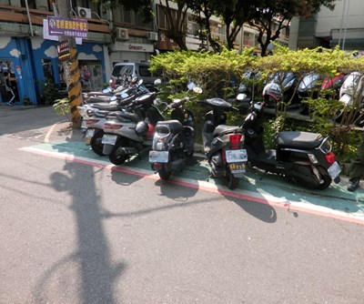 中市府加強重要路段違停拖吊與取締 維護交通秩序與安全(1)