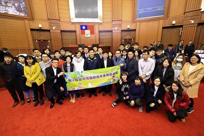 林市長與青年代表合影