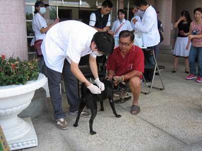 市府提供狂犬病疫苗供犬貓認養活動使用 打破暫緩此類活動的說法