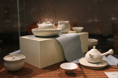 電機工程師做陶藝        程少魯陶藝展在港區藝術中心