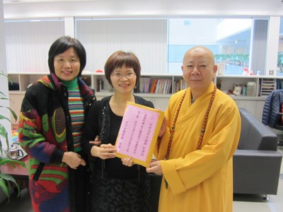 臺中市佛教會捐助「溫馨快遞-愛心關懷您」計畫，幫助弱勢家庭好過年