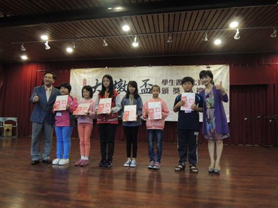 蔡副市長頒獎表揚大墩盃小小書法家