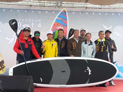 創意風箏衝浪在臺中       各路好手使盡渾身解數超吸睛