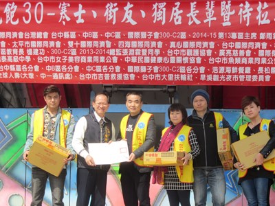 寒冬送暖    人安、創世、華山街友圍爐