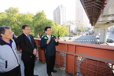 林市長視察捷運施工圍籬拆除     解決不可能的任務