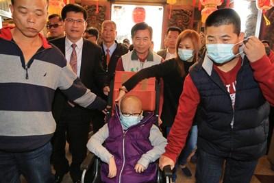 集氣祝福！林市長陪張家鳳小妹妹祈求大甲媽保佑手術順利