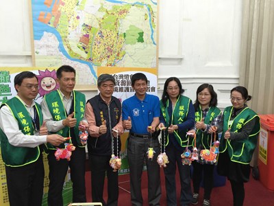 綠色大地花仙子資源回收花燈吸睛             植栽永續利用