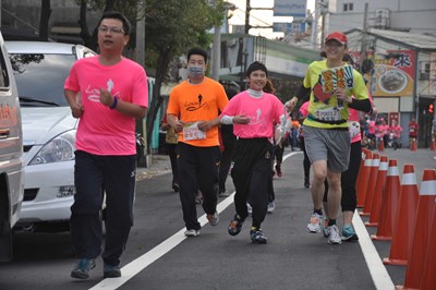 2015迎光惠明馬拉松開跑 18位惠明盲童成功完成路跑挑戰