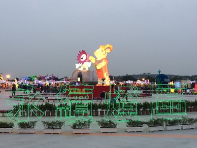 環保局「低碳永續」燈區  力推智慧減碳慶佳節