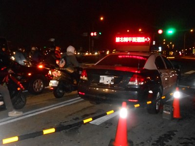 警設計LED看板 順暢燈會交通