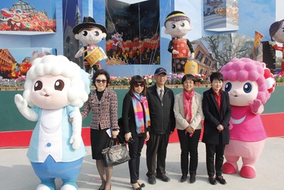 台灣燈會吉祥物飛飛、揚揚現身港澳燈區      情侶合照打卡送好禮