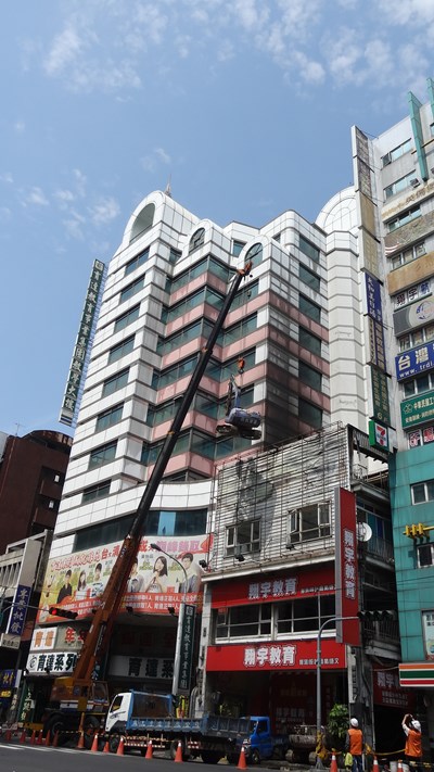 中市府拆除補習班違建 遏止違建營利亂象