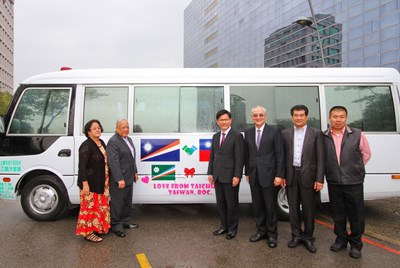 城市外交      臺中贈姊妹市瓜佳蓮市愛心巴士