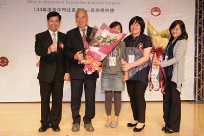 市府表揚績優專業社工 郭東曜服務40年獲終生成就獎