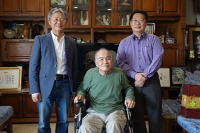 探視攝影家余如季 文化局長允諾協助保存作品