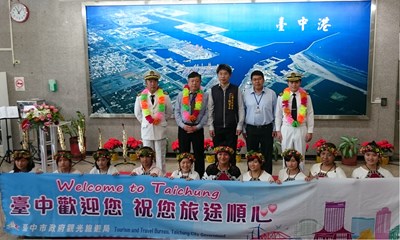 中華泰山號首航臺中港  千名旅客大玩中臺灣