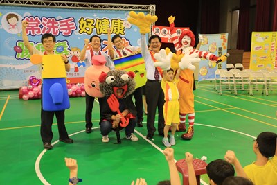 林市長化身洗手大使        教導小朋友正確洗手觀念