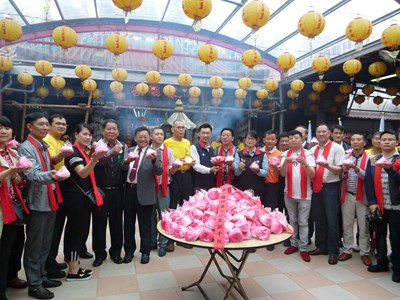 新社菇神祭典 祝壽祭拜炒熱香菇人氣