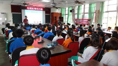 消防員化身「望你平安特派員」宣導學生防火安全