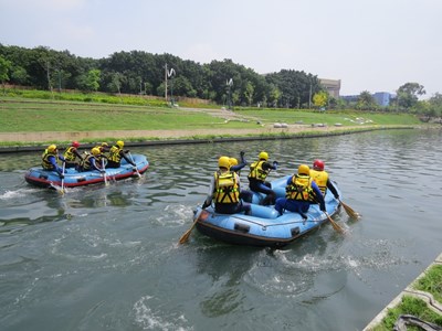 消防局大里康橋水域實施搶救訓練  提升緊急應變能力