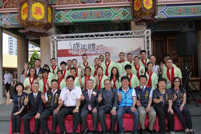 成年禮活動吸引百名學子參加 張副市長勉學習承擔責任