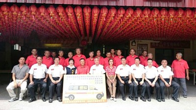 南區頂橋仔頭土地公連賜三聖筊指示捐贈救護車 消防局長蕭煥章表示感謝