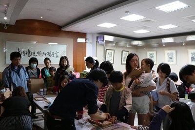 勤益科大版畫創作「吉羊納福」師生聯展 即日起臺灣傳統版印特藏室展  