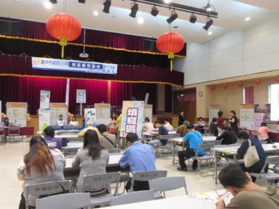 南區辦徵才 大雨澆不熄求職熱情