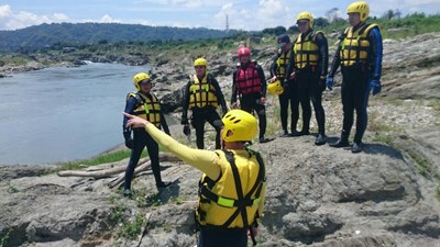 90名消防局人員大甲溪實際演練  加強水域救援能力演訓