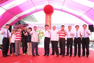 中市荔枝外銷星馬      今封櫃啟運