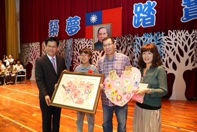 林市長頒市長特別獎給特教畢業生 勉勵所有學生都不可或缺