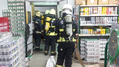 加強鐵皮屋超市火災搶救 消防局第一救災救護大隊辦理演練