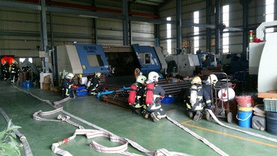 鐵皮屋高溫易坍塌  消防局加強搶救演練