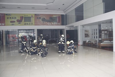 加強鐵皮屋火災搶救 消防局第八救災救護大隊辦理擴大演練